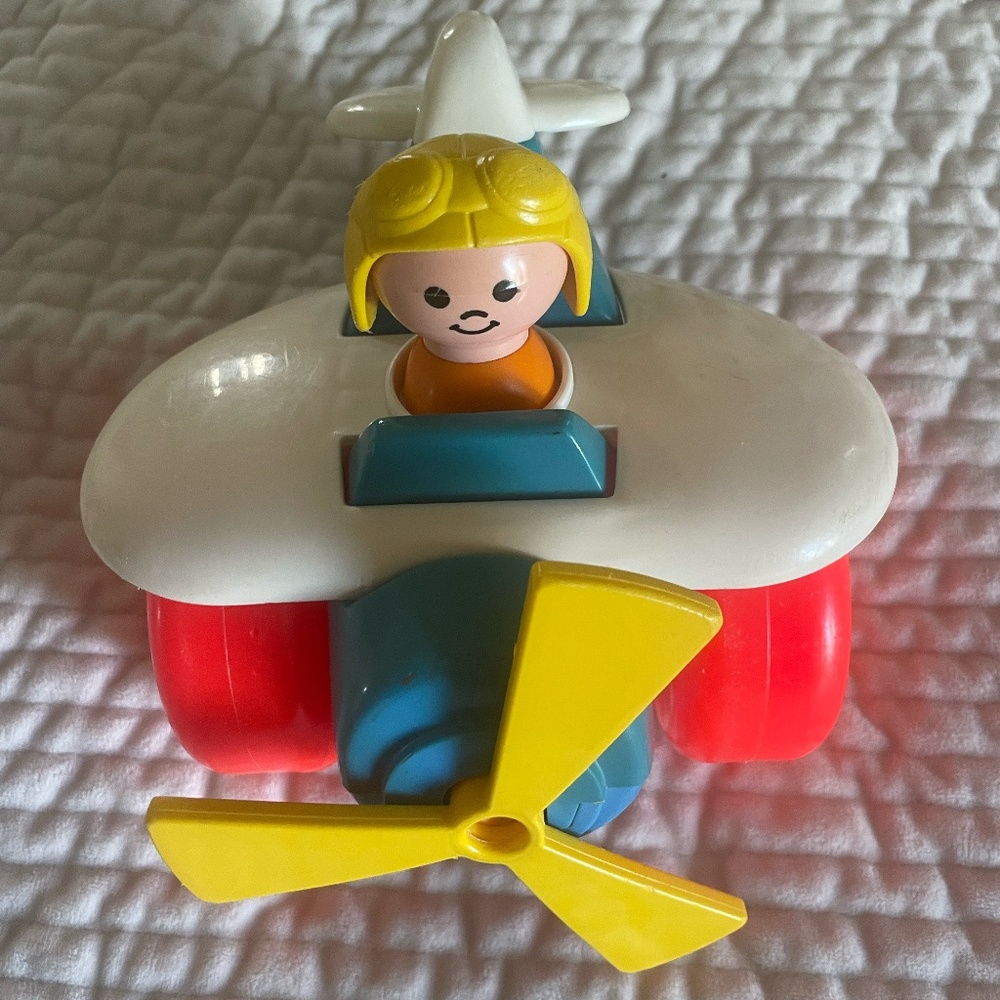 KIDS FISHER PRICE CLICKING AIRPLANE WITH PILOT